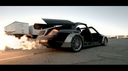 ZNIČENÝ MAYBACH Z KLIPU OTIS OD JAY-Z KANYE WEST V AUKCII PREPADOL