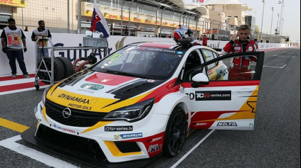 Maťo Homola v TCR sa opäť trápil, ale získal prvú Pole Position!