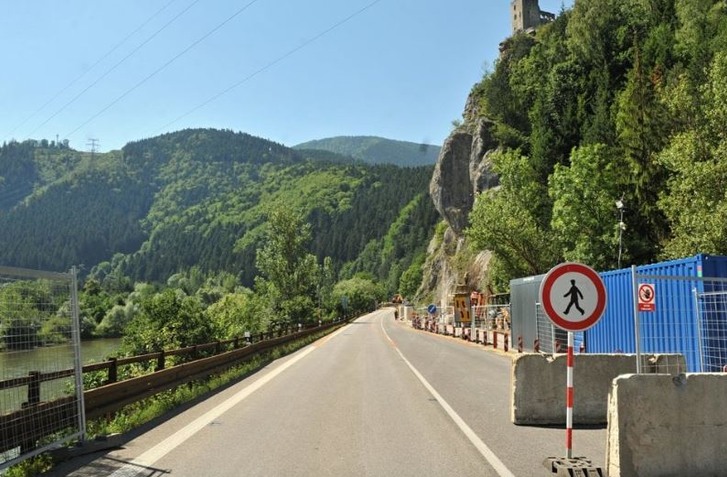 PREKVAPENIE NA PREŤAŽENEJ CESTE POD STREČNOM: ZNÍŽENIE POČTU PRUHOV VRAJ POMOHLO MOTORISTOM!