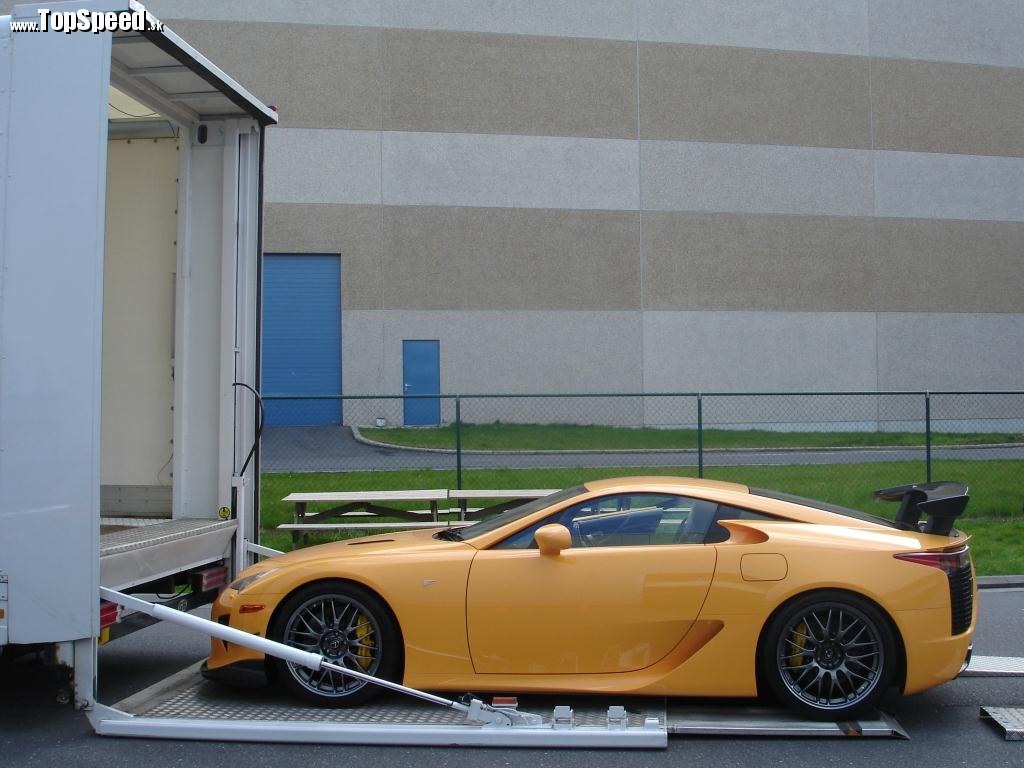 Prvý Lexus LFA Nürburgring Package schádza ku svojmu novému majiteľovi...