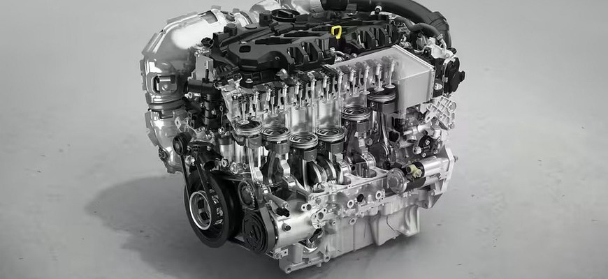 Mazda odhodlane tvrdí, že benzínové a dieselové motory majú stále budúcnosť