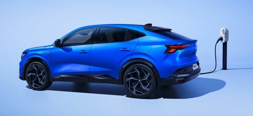 Nový Renault Rafale plug-in hybrid s výkonom 300 koní a 4x4. Konečne poznáme technické detaily