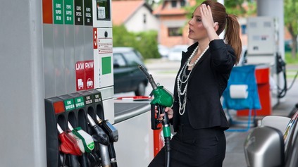 PRICHÁDZA ĎALŠIA CENOVÁ KATASTROFA? STÚPNE CENA PALIVA NAD 2 € ZA LITER?