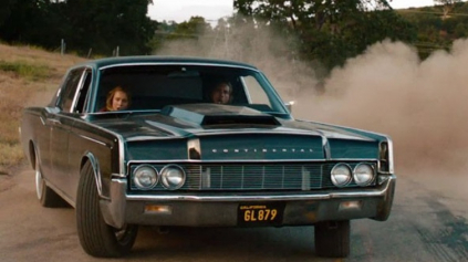 FILM HIT AND RUN BY MOHLA BYŤ SRANDA S AUTONAHÁNAČKAMI AKO MÁME RADI