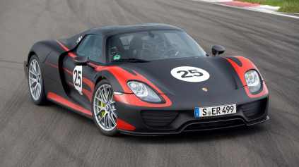 Porsche 918 Spyder s výkonom 887 k váži až 1,7 tony