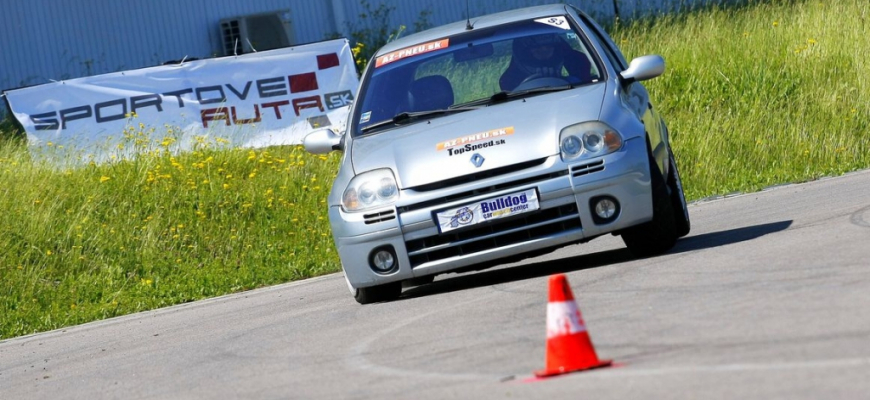 S V. AZ-pneu AutoSlalom BULLDOG je seriál uprostred sezóny 2011