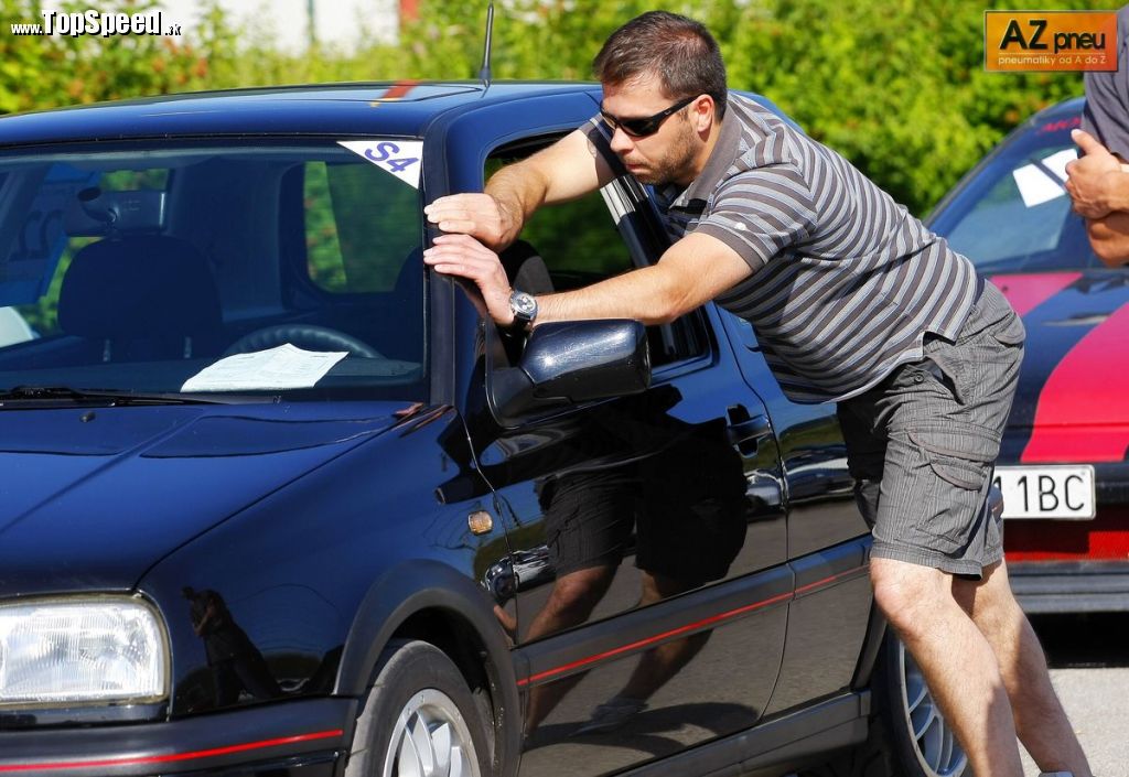 Ako zabrániť prehrievaniu motora a zároveň sa dostaviť na Technické preberanie? Jednoducho - tlačením...