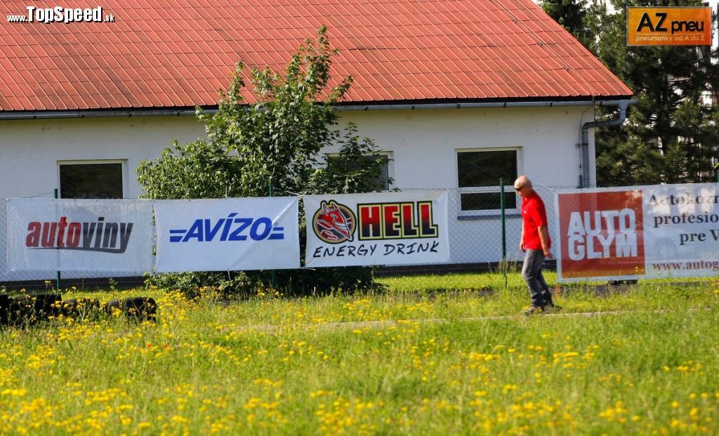 Príprava pred pretekmi je mimoriadne dôležitá. Držiteľ rekordu Tonda Červenka obhliadku trate nevynechá aj keď ju po 6 štartoch tu pozná úplne naspamäť.