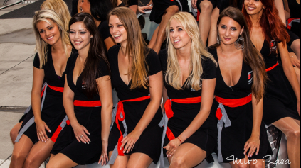 FOTOREPORT FIA GT1 NA SLOVAKIA RINGU: DIEVČATÁ