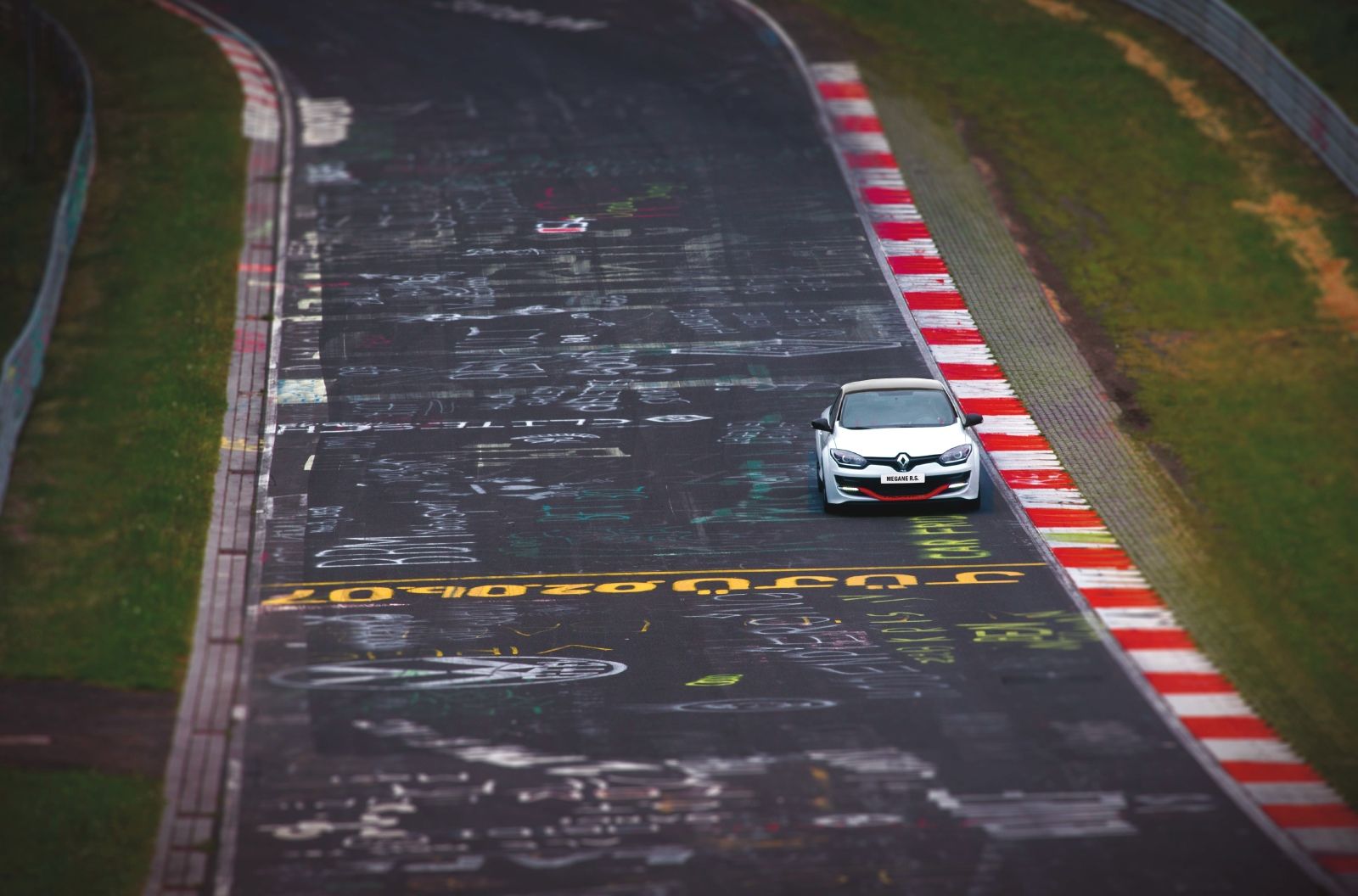 Renault Megane R.S. 275 Trophy R Nurburgring rekord