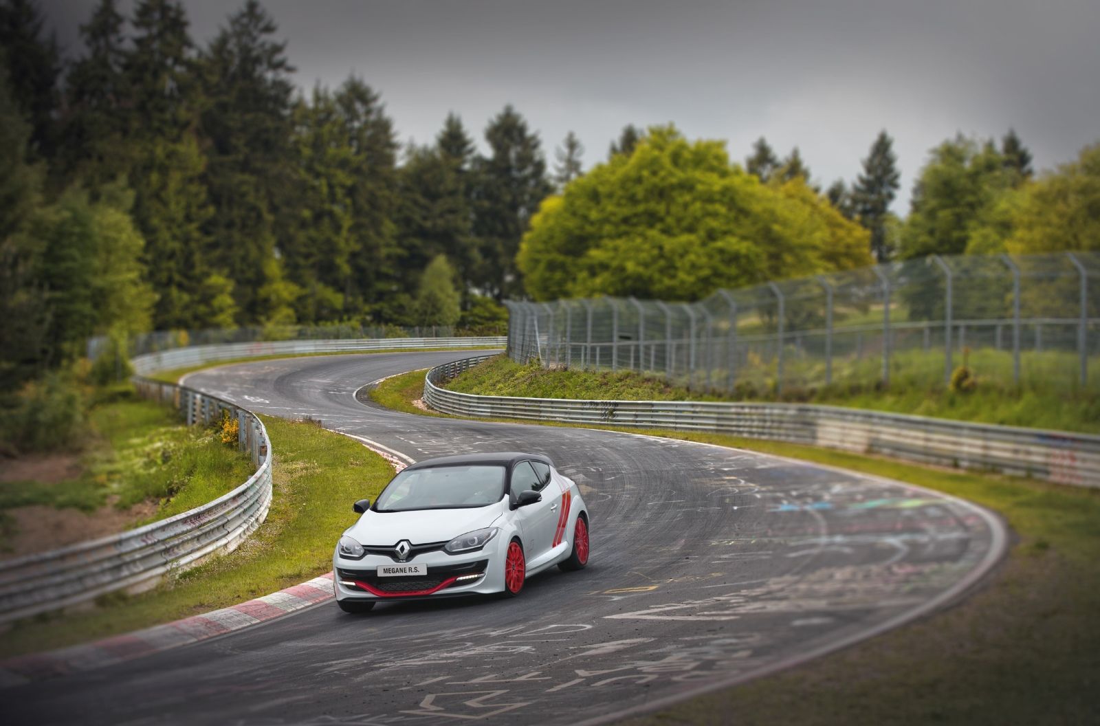 Renault Megane R.S. 275 Trophy R Nurburgring rekord