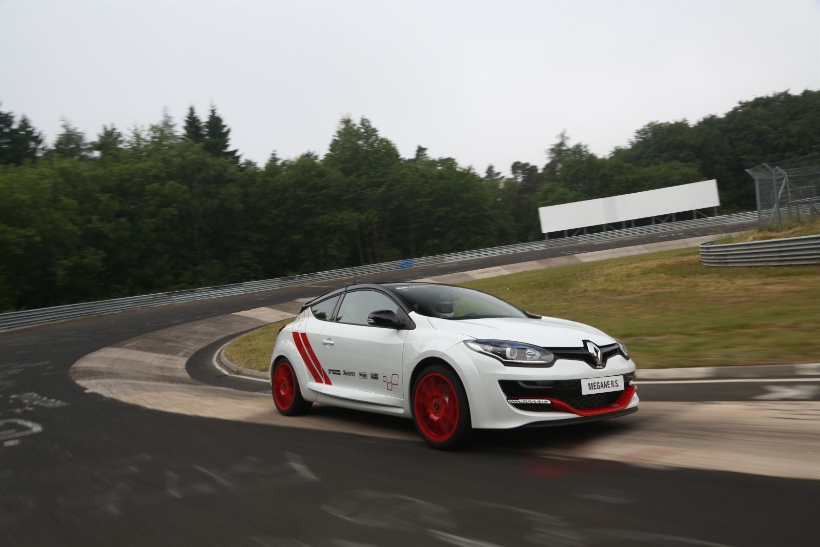 Renault Megane R.S. 275 Trophy R Nurburgring rekord