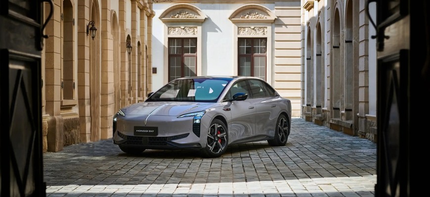 Nový Hongqi EH7: Prvý elektrický model čínskej značky na Slovensku