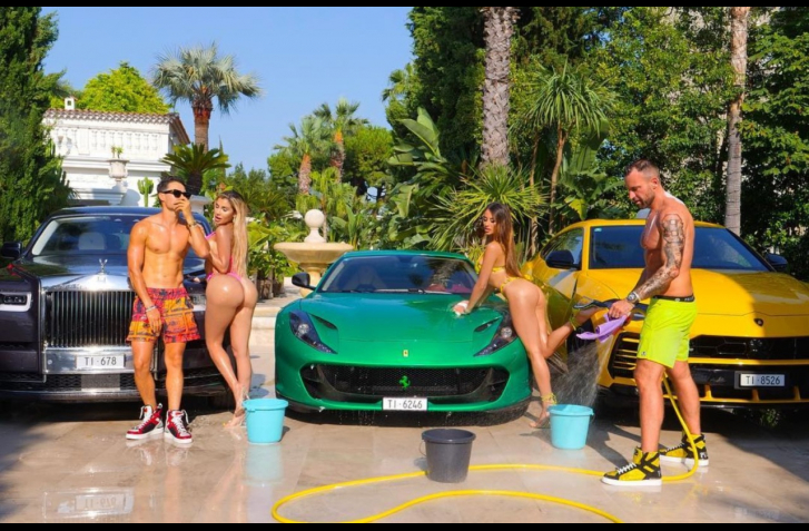 FERRARI SA VYHRÁŽA 4-NÁSOBNÉMU KLIENTOVI ZA FOTKY NA INSTAGRAME