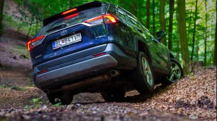 FotoTest Toyota RAV4 Hybrid