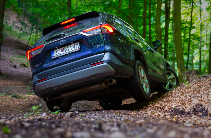 FOTOTEST TOYOTA RAV4 HYBRID