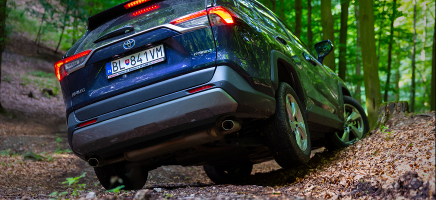 FotoTest Toyota RAV4 Hybrid