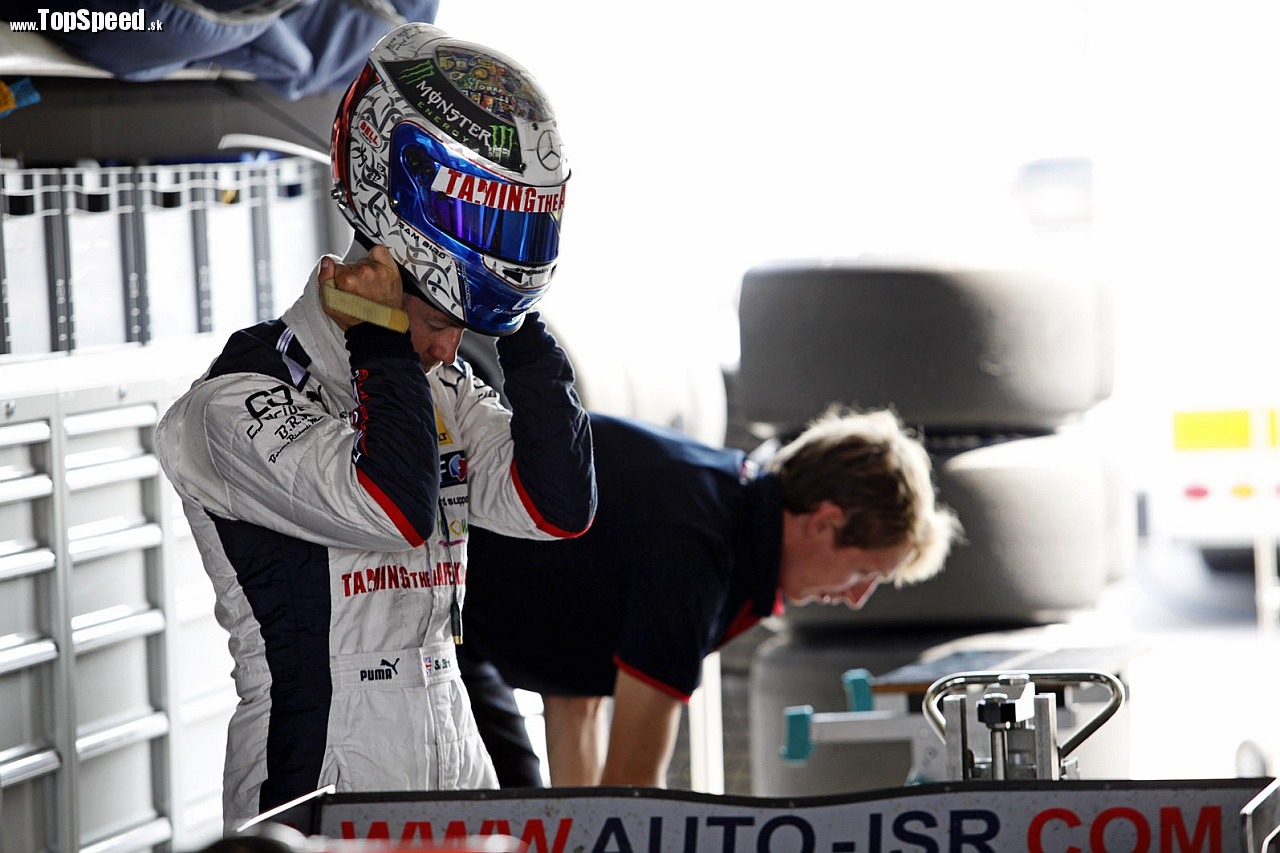 Sam Bird je testovacím jazdcom v tíme Mercedes GP pre Michaela Schumachera a Nica Rosberga
