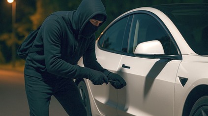 KRÁDEŽE ELEKTROMOBILOV PRIBÚDAJÚ. KDE KONČIA A V AKOM STAVE?