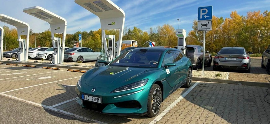 Nabiť elektromobil za pár minút? Na Slovensku spustili prvú megawattovú nabíjačku!