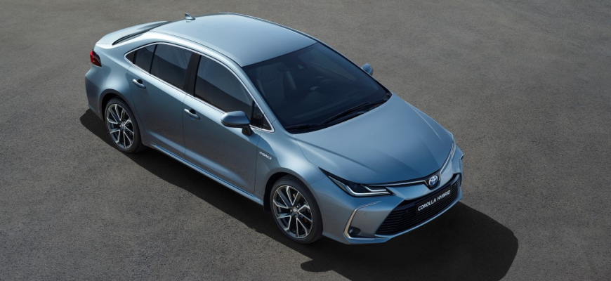 Toyota Corolla sedan príde ako tretí variant aj do Európy