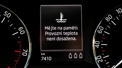 Zohrievanie motorového oleja je pomalšie než pri vode, zohreje sa však na vyššiu teplotu. Prečo?