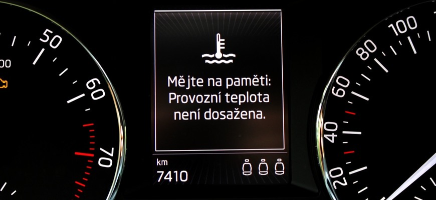 Zohrievanie motorového oleja je pomalšie než pri vode, zohreje sa však na vyššiu teplotu. Prečo?