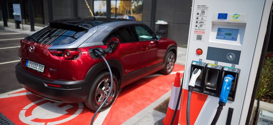 Nabíjanie elektromobilov bude drahšie, ceny dvíha tentokrát ZSE Drive