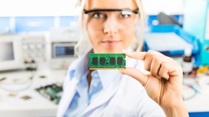 ĎALŠIA ČIPOVÁ KRÍZA: STÚPNU CENY, DODACIE LEHOTY A UTRPÍ SPOĽAHLIVOSŤ