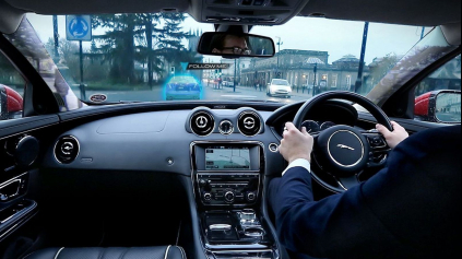 Jaguar pracuje na priehľadných stĺpikoch karosérie a virtuálnom navigátorovi
