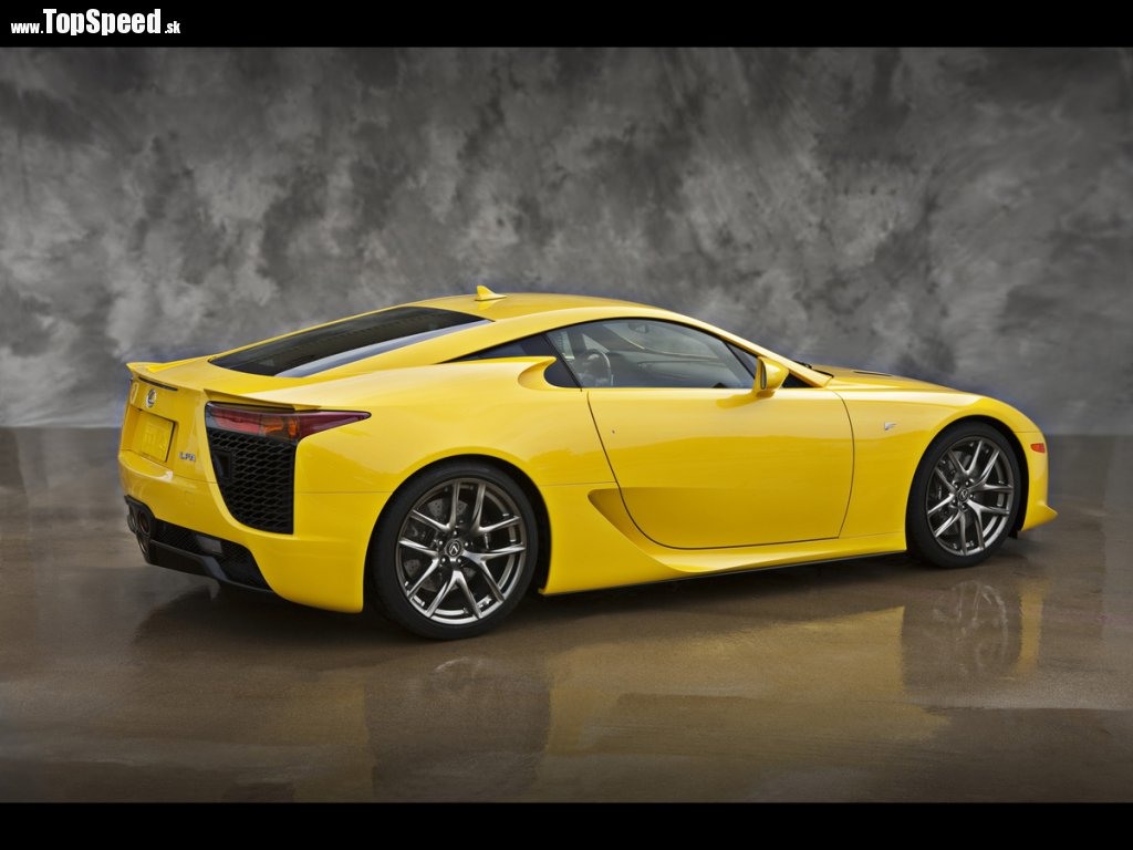 Lexus LFA pre najznámejšiu blondínku sveta