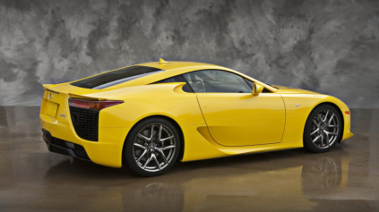 LEXUS LFA, RHYS MILLEN A SUPERMODELKA PRE SPORTS ILLUSTRATED