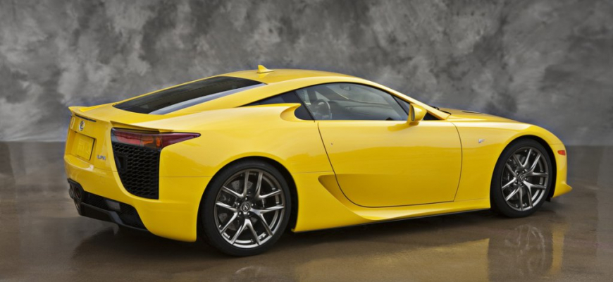 Lexus LFA, Rhys Millen a supermodelka pre Sports Illustrated