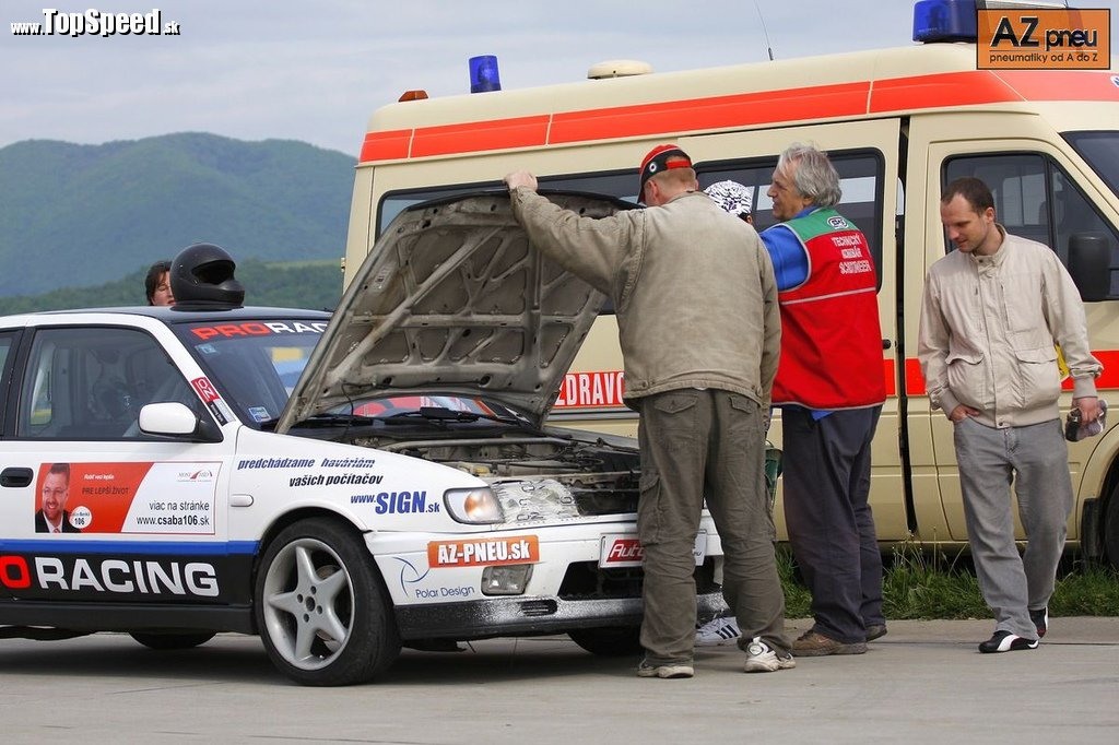 Braňo a Nissan na technickom preberaní pred pretekmi AutoSlalom