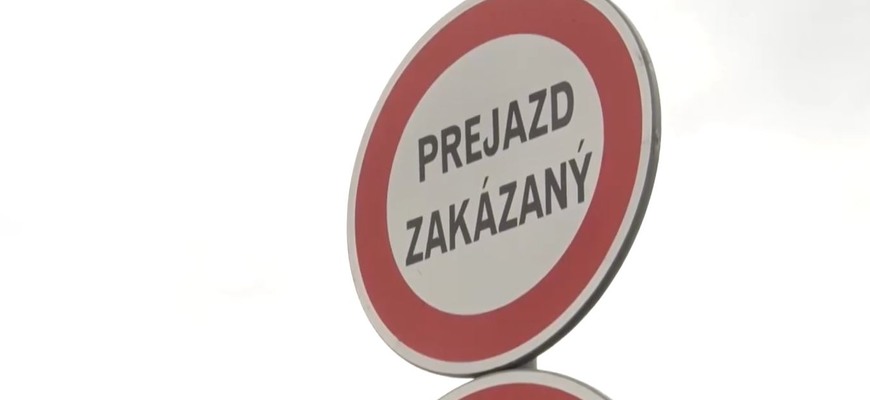 Slovenskí policajti vás skasírujú za zrušenú dopravnú značku. Vraj ju zabudli odstrániť?!