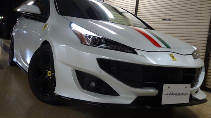 TUNING TOYOTA PRIUS ZMENÍ NA FERRARI PORTOFINO