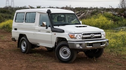 MYSLELI STE SI, ŽE JE DÁVNO PO SMRTI? NAOPAK, LAND CRUISER 70 ZMODERNIZOVALI A MÁ SA K SVETU