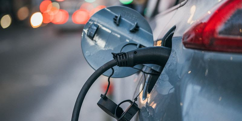 AI predlžuje životnosť elektromobilov? Nové nabíjanie má chrániť batérie