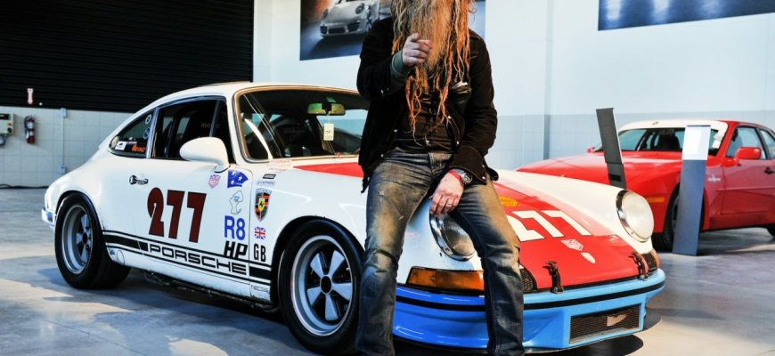 Magnus Walker popreháňal Porsche 911 nočným LA