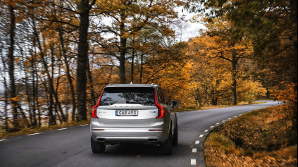 Hybridné Volvo XC90 dostalo fabrický tuning. Už nepreradí v zákrute