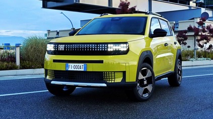 NOVÉ ZÁBERY FIATU GRANDE PANDA ODHAĽUJÚ NOVINKU DO NAJMENŠÍCH DETAILOV. CHÝBA LEN JEDNA VEC