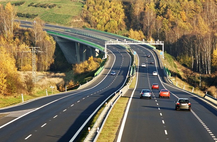 NEPOTREBNÁ DIAĽNIČNÁ ZNÁMKA? NOVÝ DIAĽNIČNÝ ÚSEK S DÔLEŽITÝM TUNELOM NA SEVERE SR