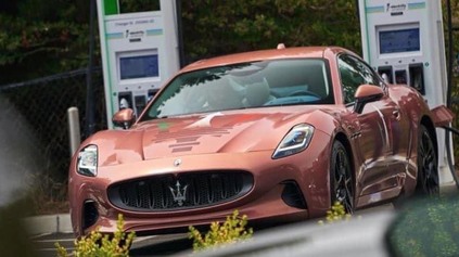 Maserati neustrážilo elektrické Folgore GranTurismo bez kamufláže, toto sú jeho prvé fotky