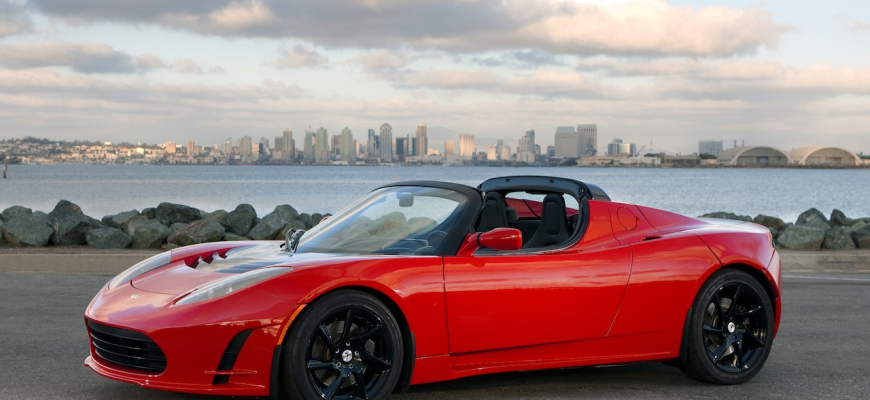 Tesla zvyšuje dojazd typu Roadster! Na jedno nabitie dá 640 km!