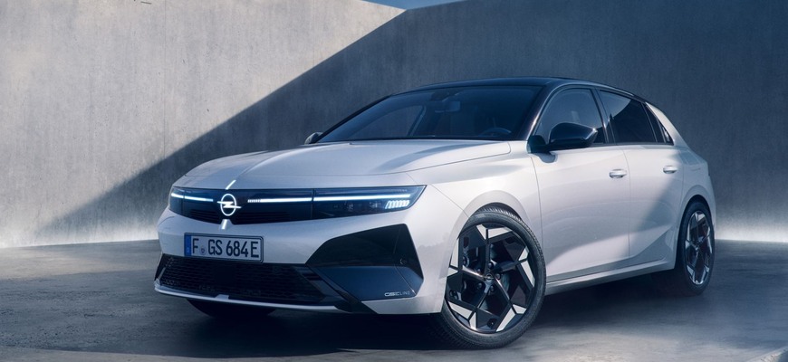 Nový Opel Astra GSE Line klame telom. Ostrá vizáž pre všetky motory, 280 koní až o rok