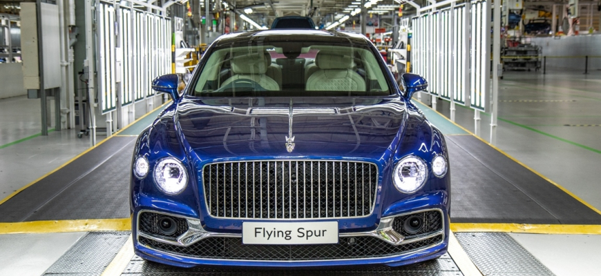 O ručnú výrobu nového Bentley Flying Spur sa stará 200 ľudí