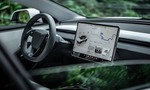 Slovensko oficiálne schválilo Tesla FSD. Auto môže samo zatáčať aj prechádzať križovatkami