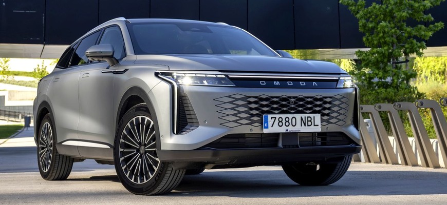 Nová Omoda 9 SHS: čínsky plug-in hybrid s výkonom viac ako 500 koní má slovenské ceny