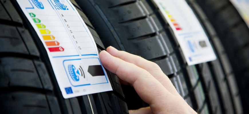 EÚ štítky na pneumatikách nedávajú zmysel, aj zlé pneumatiky majú dobré hodnotenie