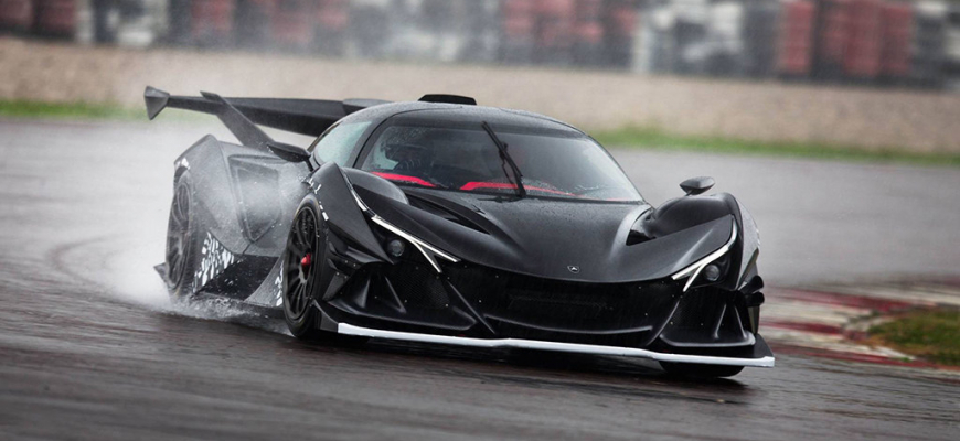 Apollo Intensa Emozione testujú na zmoknutom okruhu